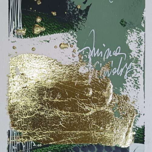 Carta artistica “Anima Viridis” di Martina Michelin – texture materica verde, segni bianchi e dettagli in foglia oro su fondo 11×16 cm.