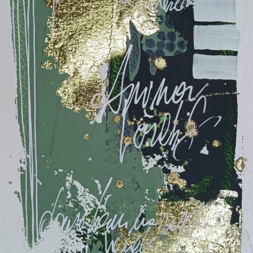 Carta artistica “Anima Viridis” di Martina Michelin – texture materica verde, segni bianchi e dettagli in foglia oro su fondo 11×16 cm.