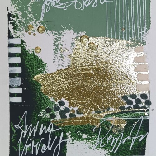 Carta artistica “Anima Viridis” di Martina Michelin – texture materica verde, segni bianchi e dettagli in foglia oro su fondo 11×16 cm.
