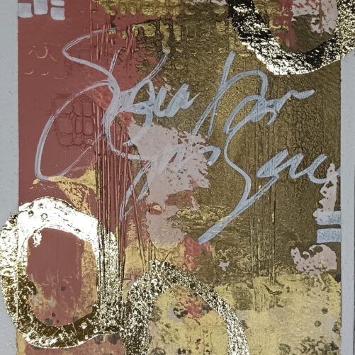 carta artistica preziosa 11×16 cm con texture rosa incarnato bronzo e oro, dettagli materici e segni dorati, opera originale MyOm Arte Grafica