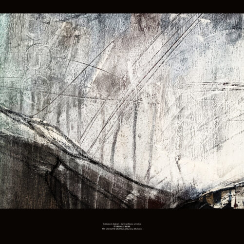 Dettaglio astratto scuro dell’opera Vulcanica con texture materiche profonde e movimento emozionale contemporaneo.